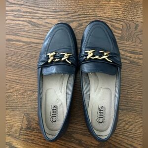 Cliffs by WHITE MOUNTAIN Dark Blue Loafers with Gold Chain